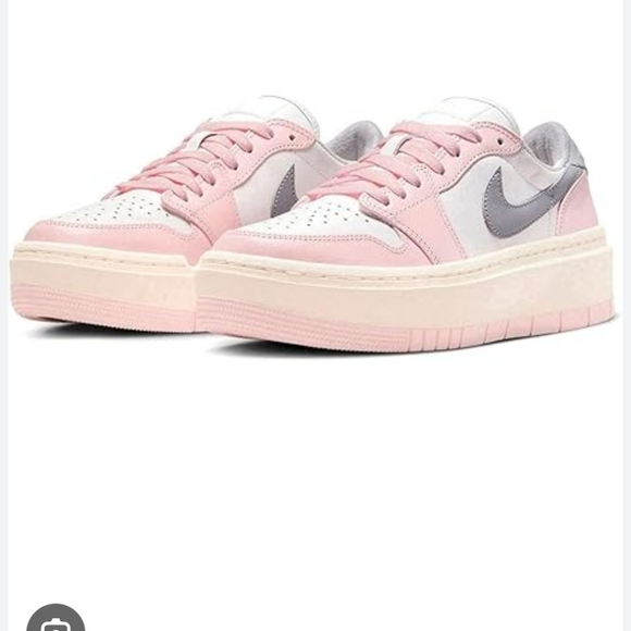 Nike Pink and White Retro Sneakers NWOT.SIZE 9. - Picture 11 of 12